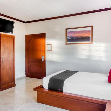 Monte Salerno Hotel&Suites Montemorelos Eksteriør billede