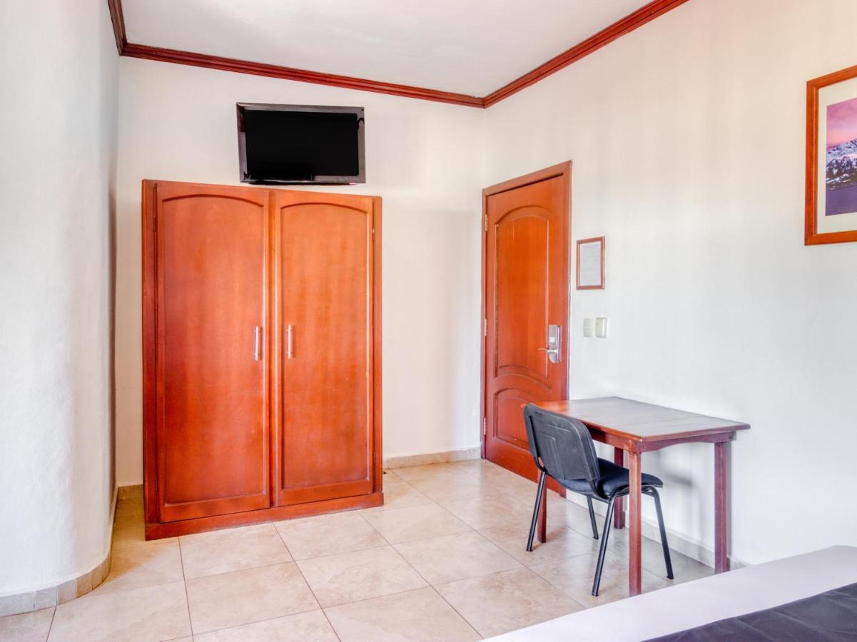 Monte Salerno Hotel&Suites Montemorelos Eksteriør billede