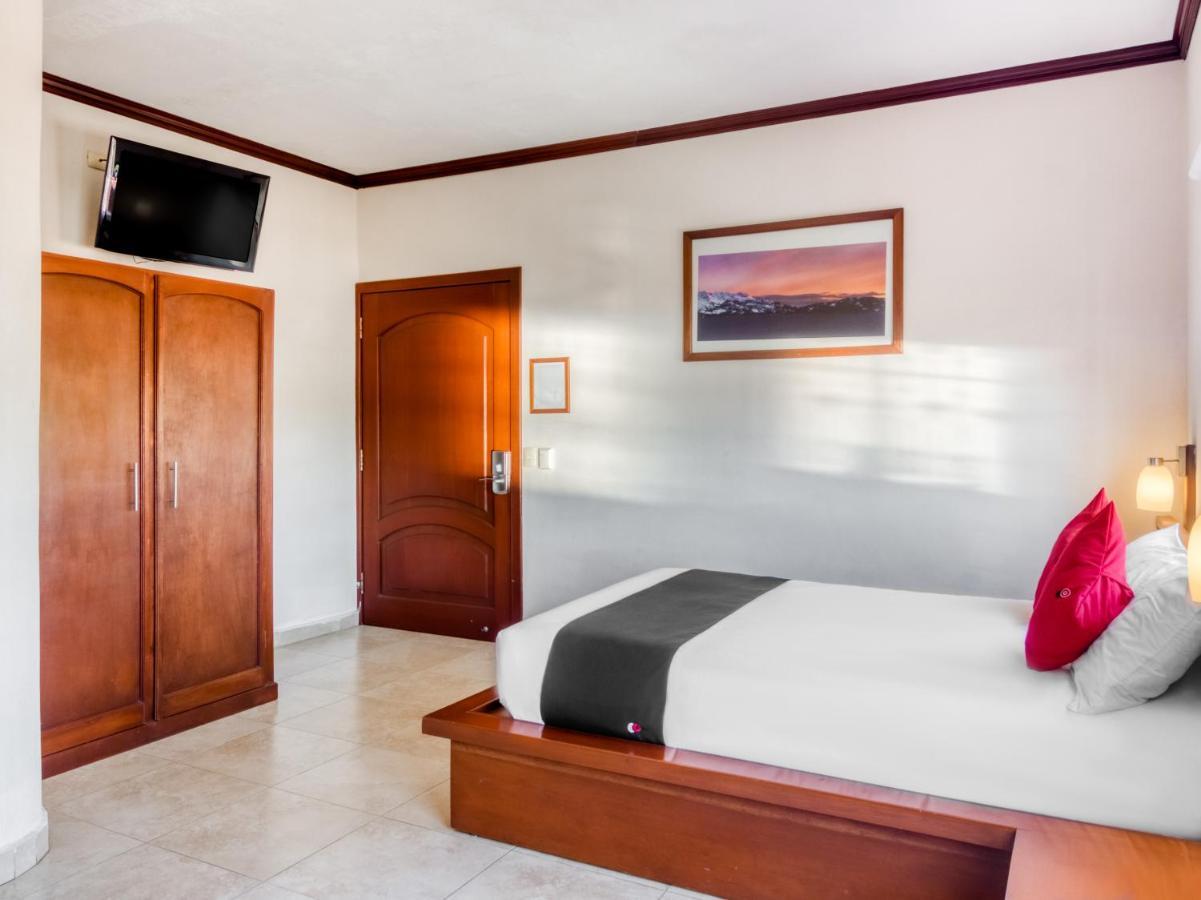 Monte Salerno Hotel&Suites Montemorelos Eksteriør billede