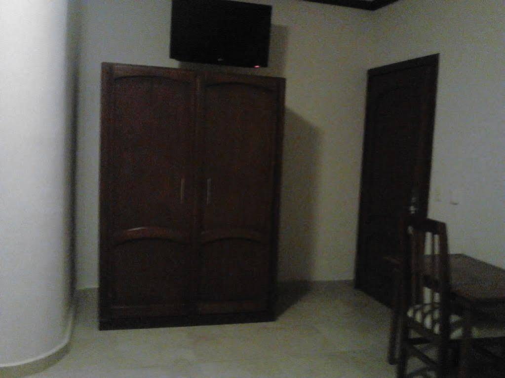 Monte Salerno Hotel&Suites Montemorelos Eksteriør billede