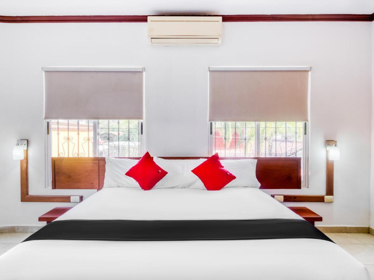 Monte Salerno Hotel&Suites Montemorelos Eksteriør billede