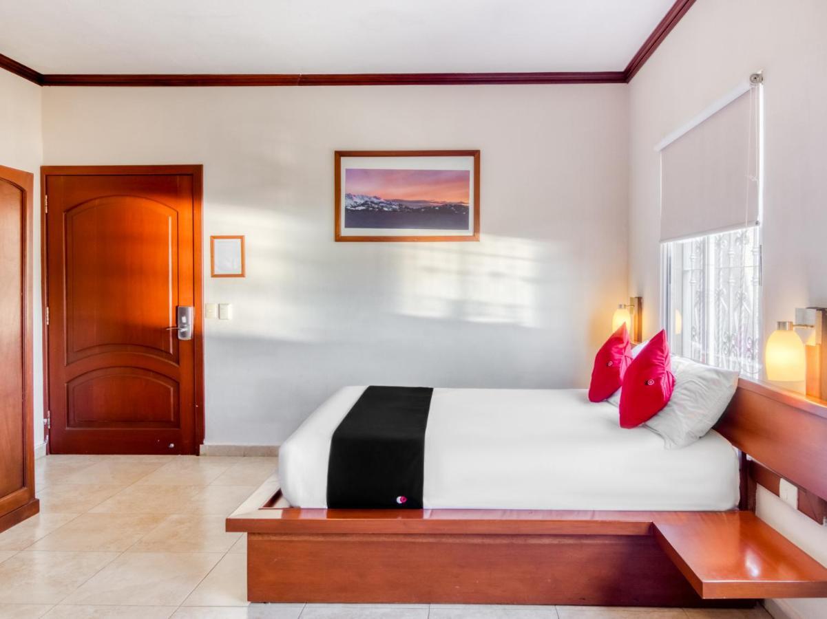 Monte Salerno Hotel&Suites Montemorelos Eksteriør billede