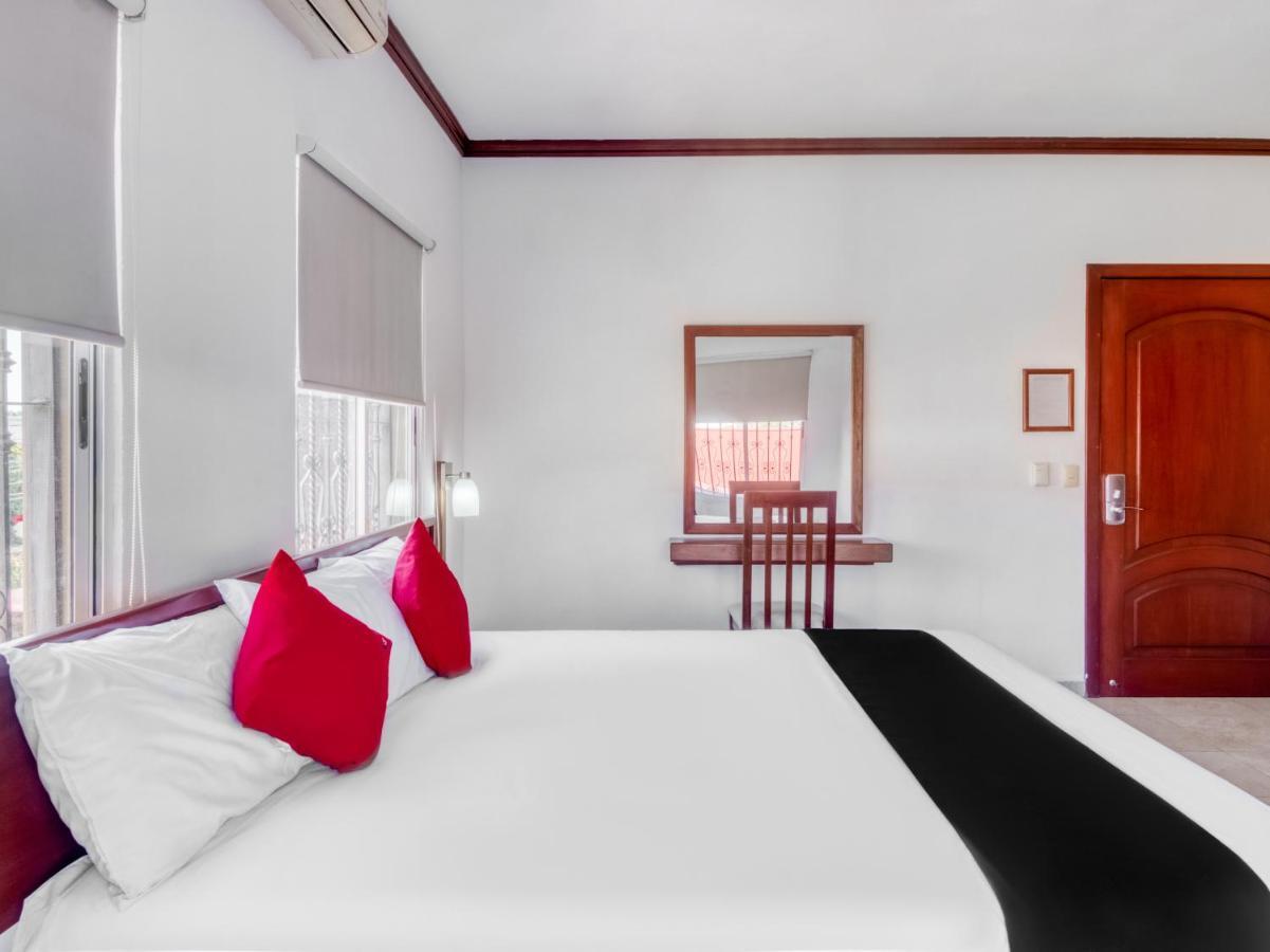 Monte Salerno Hotel&Suites Montemorelos Eksteriør billede