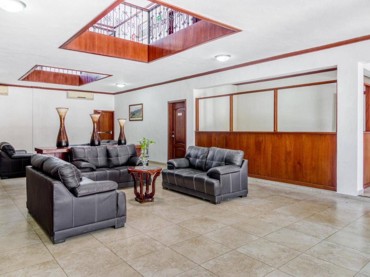 Monte Salerno Hotel&Suites Montemorelos Eksteriør billede