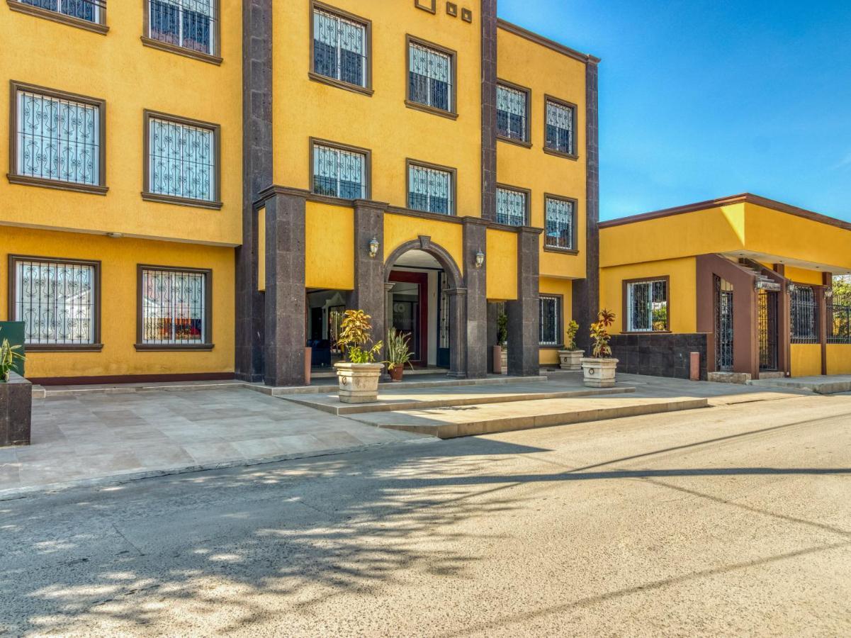Monte Salerno Hotel&Suites Montemorelos Eksteriør billede
