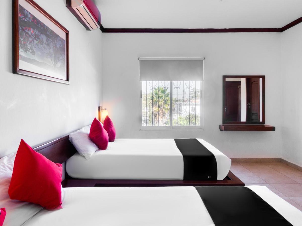 Monte Salerno Hotel&Suites Montemorelos Eksteriør billede